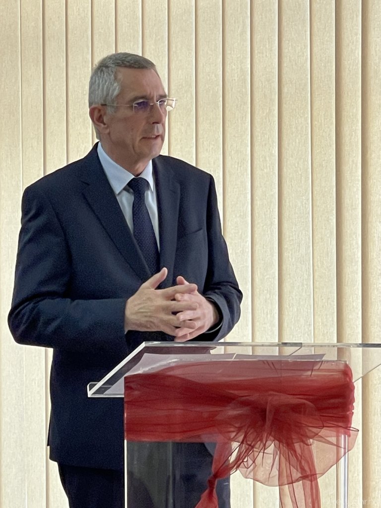 Átadták az MR készüléket07